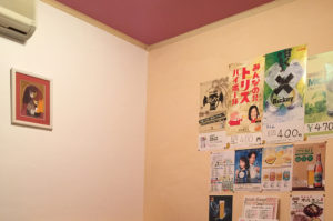 カラオケ部屋①カラフルなカラオケルームに大変身。
