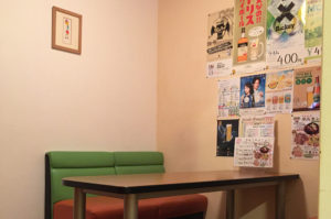 スライド・カラオケ部屋①カラフルなカラオケルームに大変身。