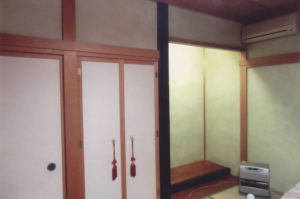 作品賞・入選作品④・壁の黒ずみが消えて明るく爽やかな仏間に変身。