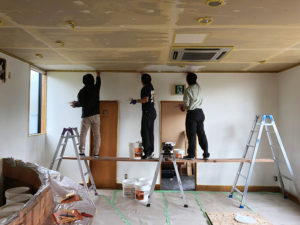 漆喰・漆喰DIY・天井塗り・ココを塗るのは難しい？大丈夫です！コツをお教えします！！