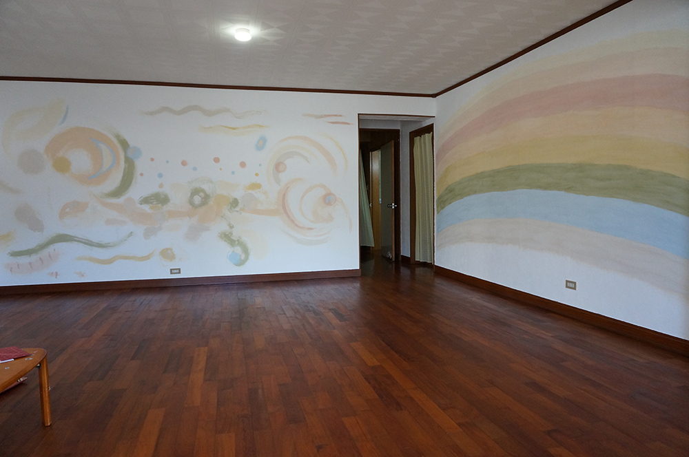漆喰壁・キャンパス・ヨガ教室の壁を美しい漆喰のグラデーションに。