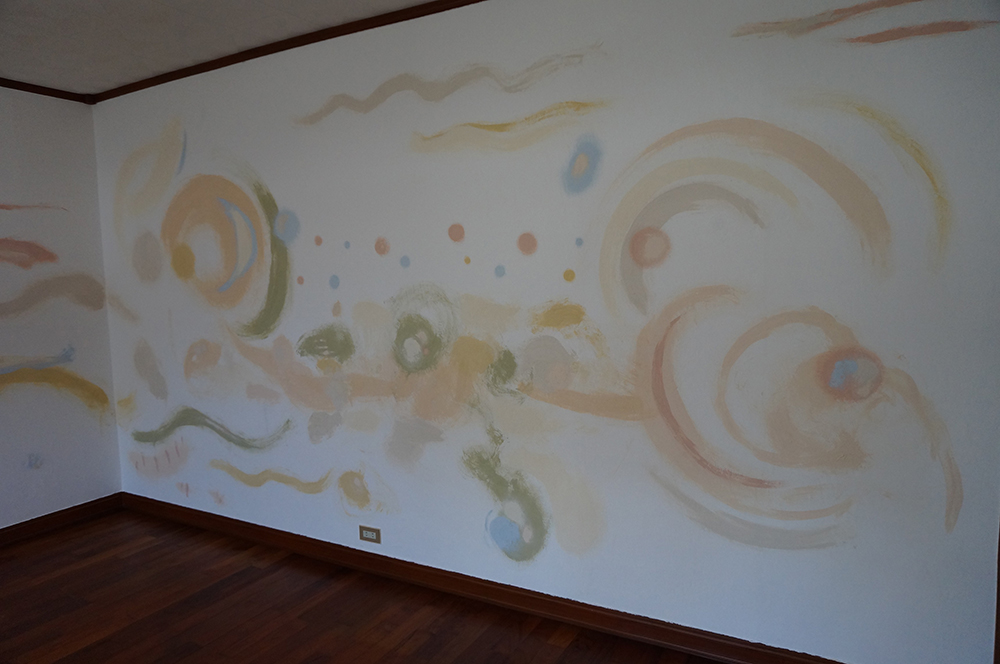 漆喰壁・壁画・ヨガ教室の壁を美しい漆喰のグラデーションに。